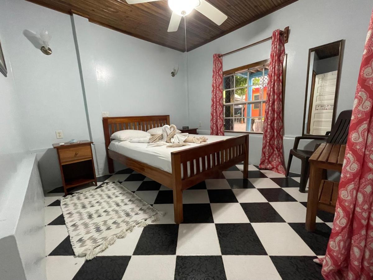 Sea N Sun Guest House Caye Caulker Zewnętrze zdjęcie
